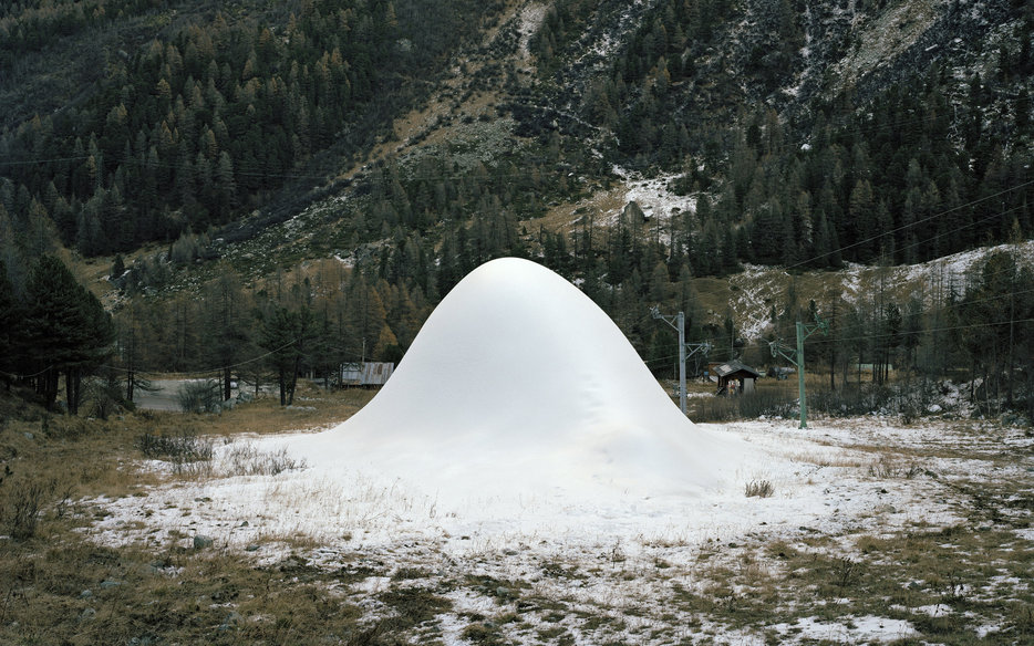 Nicolas Faure - Snow Bank - Arolla Switzerland - 2004 - Collection Fotostiftung Schweiz