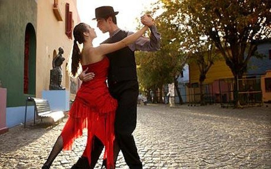 tango_1492500c.jpg