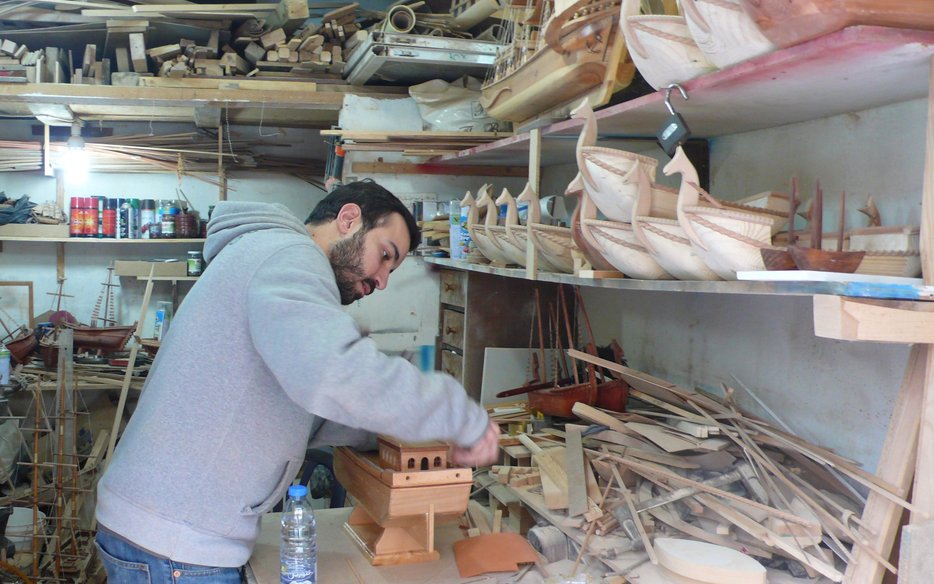 Ghassan Bakri working on a Latin sailing boat_low res.jpg